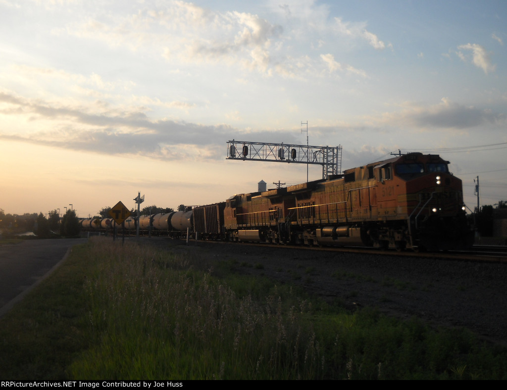 BNSF 5121 East